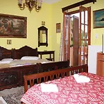 Katerina Τολό